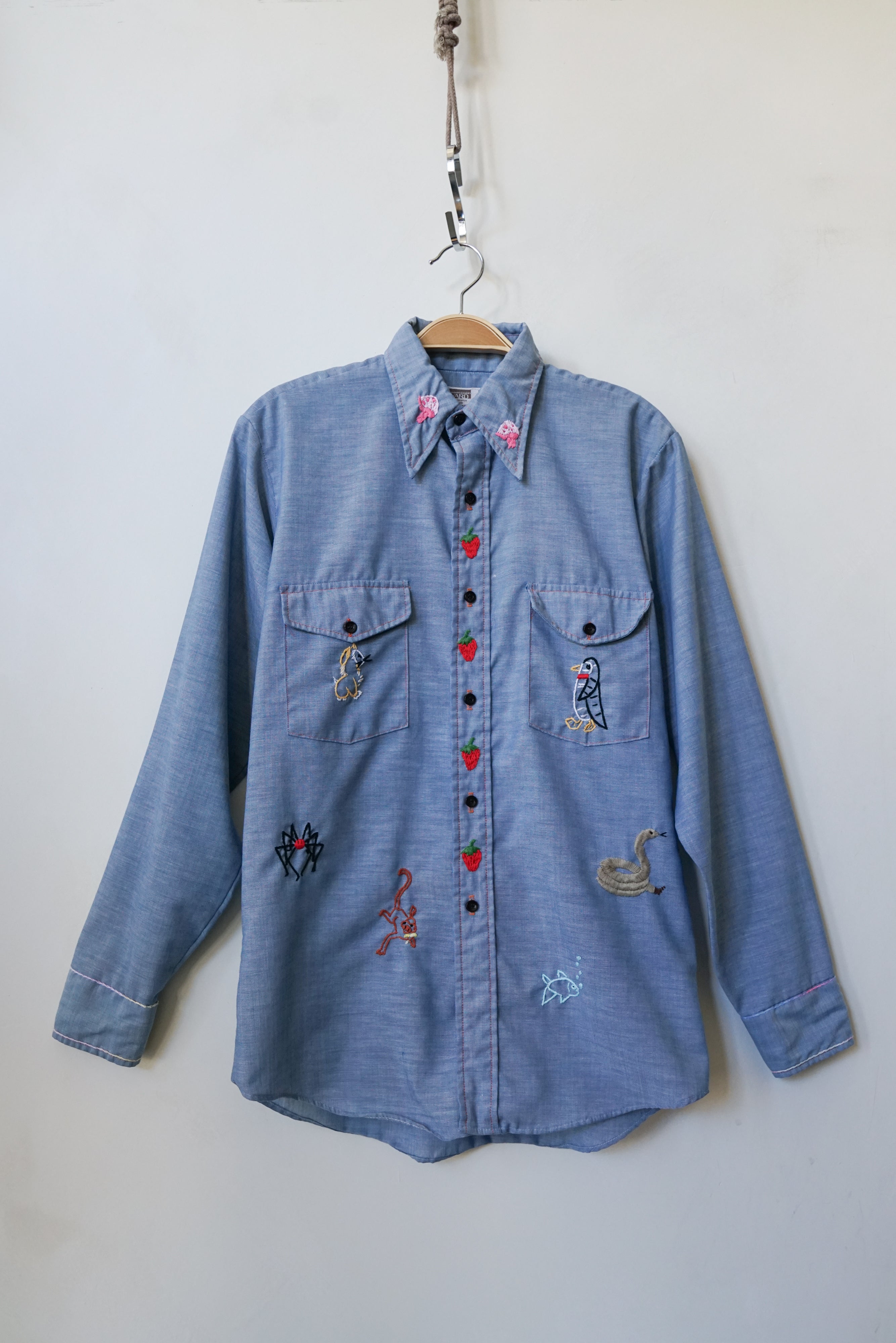 Hand embroidered vintage button up 2024 shirt, S-M